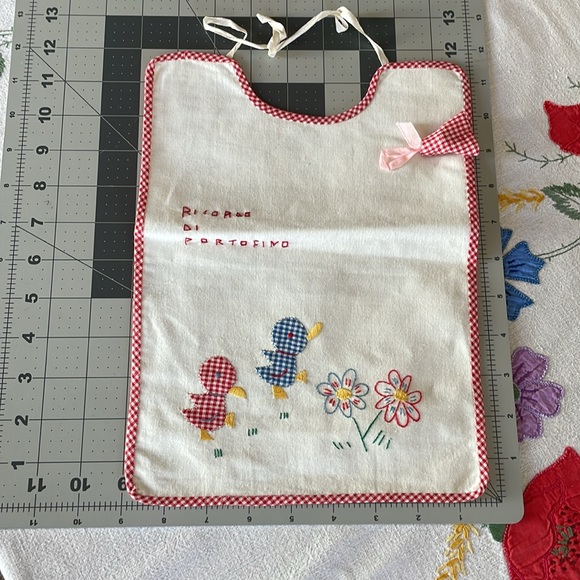 Vintage baby bib, souvenir from Ricordo di Portofino, appliqued chicks, bell - Picture 7 of 7